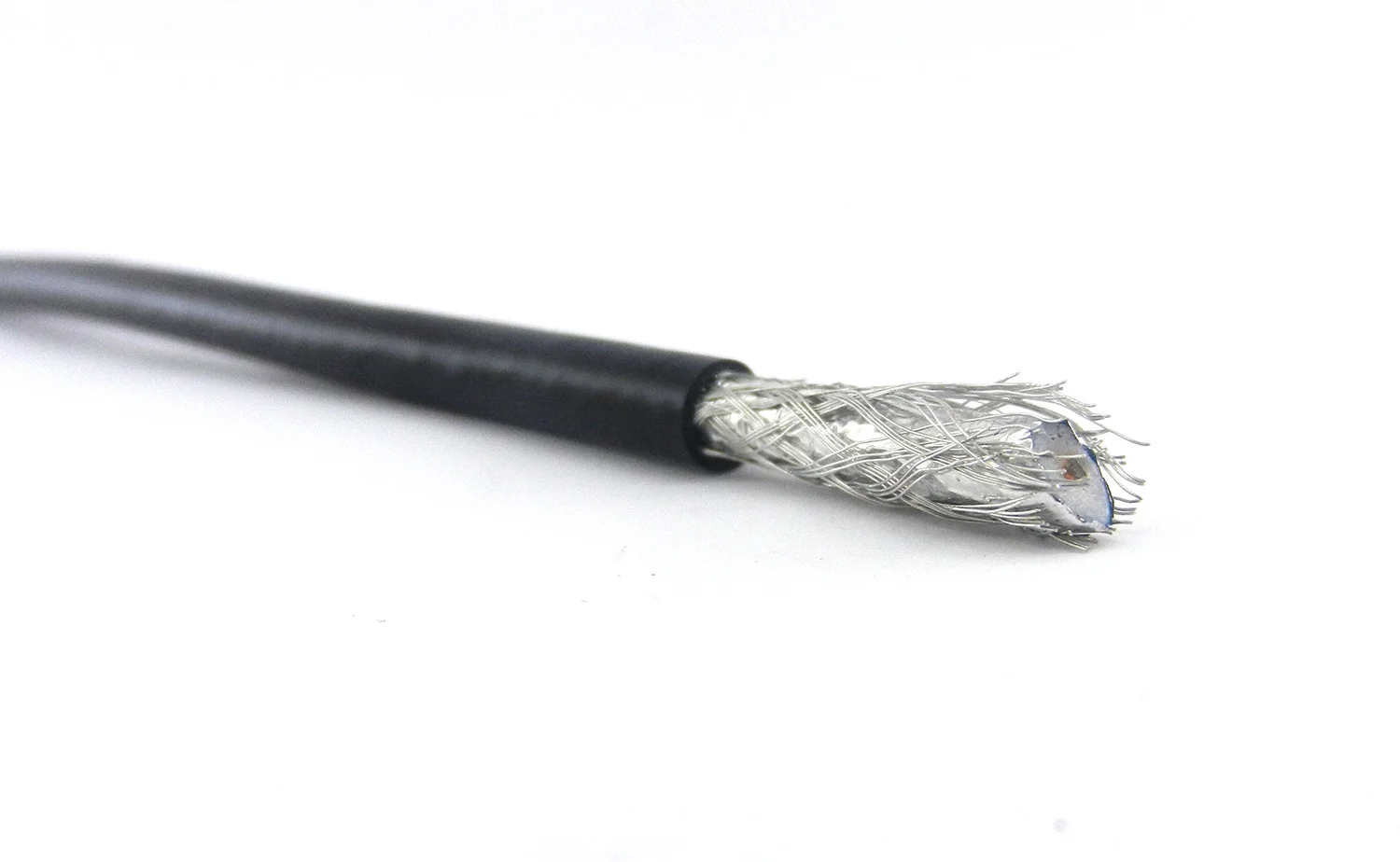 Коаксиальный кабель Dialan F660BV CCS (Черный) 75 Ом 305м — фото 2